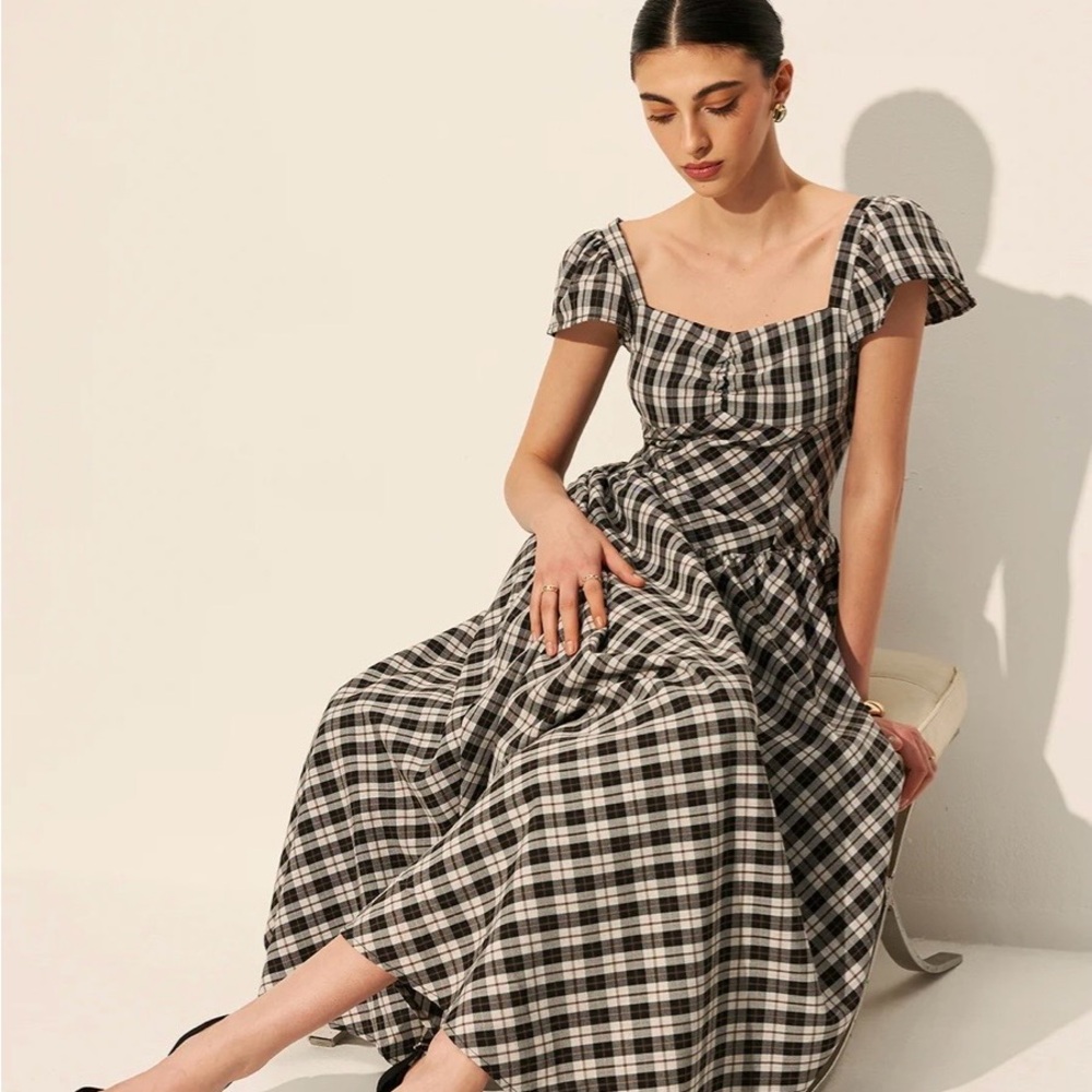 Elegant Black and White Plaid Dress - Picture 3 of 5